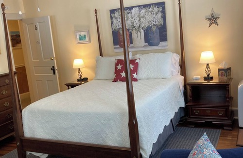 Burnsville Hotel | Terrell House B&B
