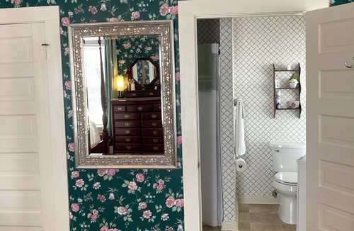 Burnsville Hotel | Terrell House B&B