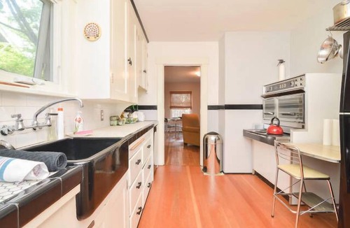 Phinney Ridge House | Terrific for long term stays. Remodels? Relocation? Pets, kids, families welcome