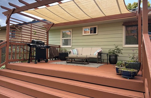 Roxhill House | Terrific pet friendly house & fenced yard with AC in vibrant Seattle - sleeps 6.