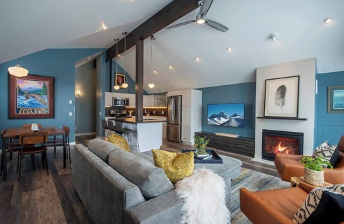 Victor Condo | Teton Homestead: Mtn Modern w/Rooftop Terrace