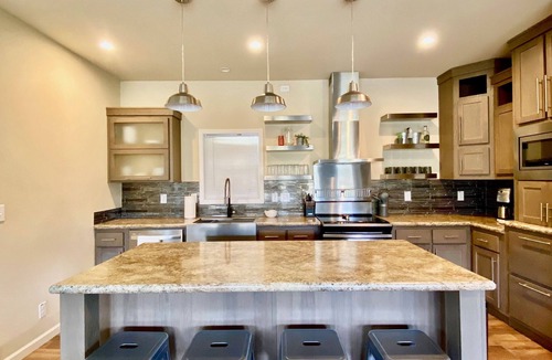 Victor House | Teton Trails Getaway-Basecamp for outdoor adventure-In between Jackson & Targhee