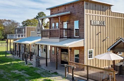 Van Zandt County House | Texas Tombstone Vacation Rental