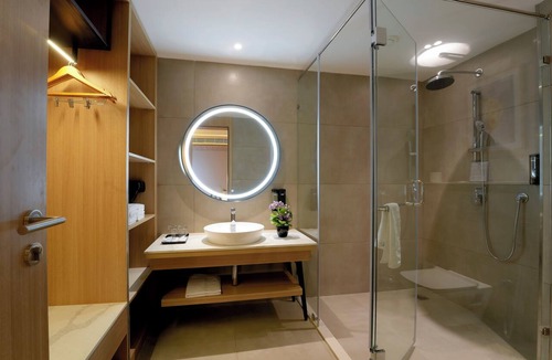 Koramangala Hotel | TGI Oberon