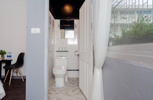 Phra Borom Maha Ratchawang Hotel | Boho Double Room near Khao San road