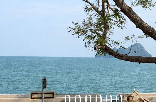 Prachuap Khiri Khan House | Entire Vintage Beach House in Mueang Prachuap Khiri Khan
