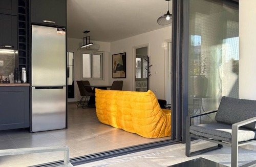 Petralona Apartment | TH0 - Tesla Smart Building - Cloud9 in the city
