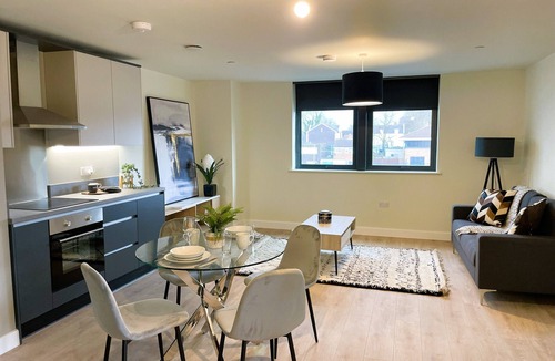 West Bromwich Apartment | Tha Kaizen