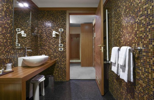 Lovadina Hotel | Thai Si
