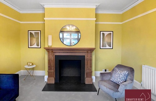 Thames Ditton Apartment | Thames Ditton 4 Bedroom Detached House