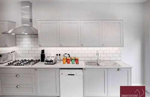 Thames Ditton Apartment | Thames Ditton, 4 Bedroom Detached House