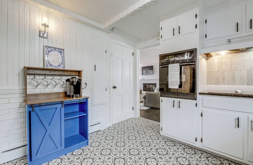 Gilman House | Thames River Fun! Sunny Retreat in Quaker Hill