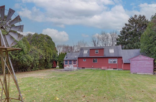 Gilman House | Thames River Fun! Sunny Retreat in Quaker Hill