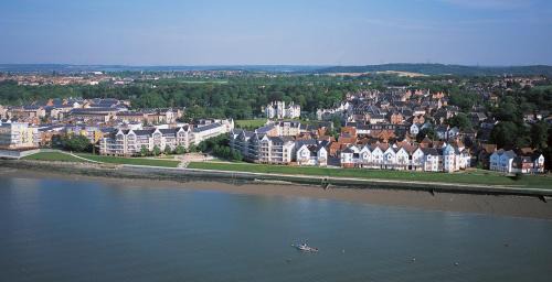 Greenhithe Apartment | Thames River Side