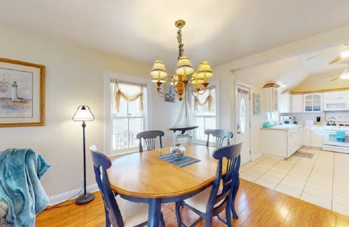 Onset House | Thanksgiving 2025: Just 20 minutes from historic Plymouth! Walk to Beach.