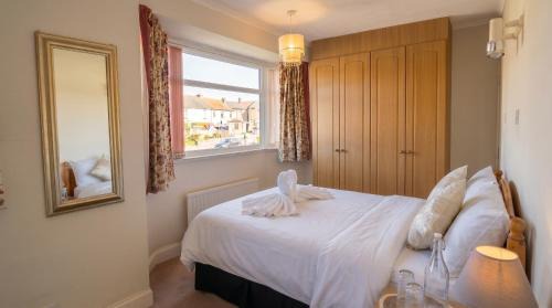 Weston on Trent House | Tharsh Peaceful Escape Double Room with Shared Bathroom
