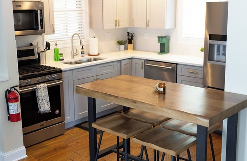 Stillwater House | "That Cute BNB" 2-Bedroom home in prime location!