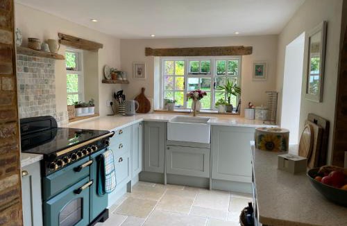 Moffat House | Thatch Cottage Singleton 2 miles from Goodwood