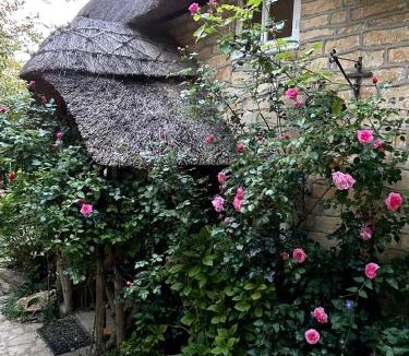 Gillingham House | Thatched Cottage 2 Bed 2 Bath in Stour Provost near Shaftesbury and Longleat