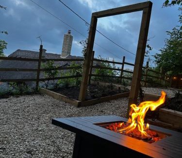 Gillingham House | Thatched Cottage 2 Bed 2 Bath in Stour Provost near Shaftesbury and Longleat