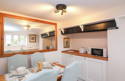 Sherborne Cottage | THATCHERS END, character holiday cottage, with a garden in Sherborne