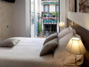 Embajadores House | THC Latina Hostel