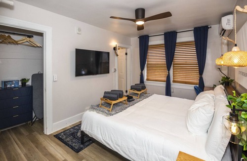 St. Petersburg - Clearwater Bed & Breakfast | The 1888 Hotel 203(A/B) Standard King 1Bed/1Bath