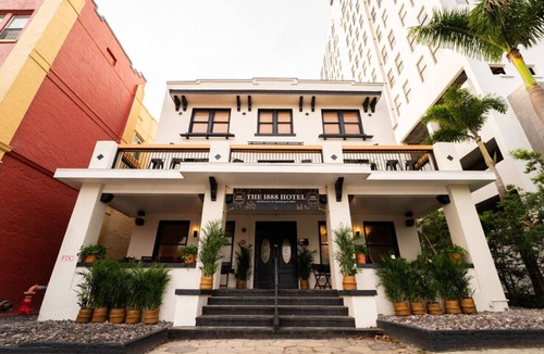 Downtown St. Petersburg Bed & Breakfast | The 1888 Hotel (306) Queen Studio Suite