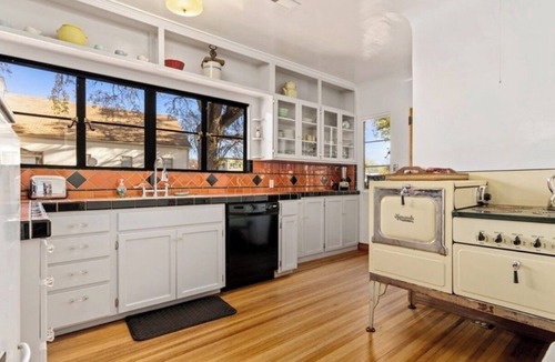 Kelseyville House | The 1925 Gunn House
