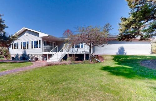 Eagle River House | The 19th Hole Lakeside