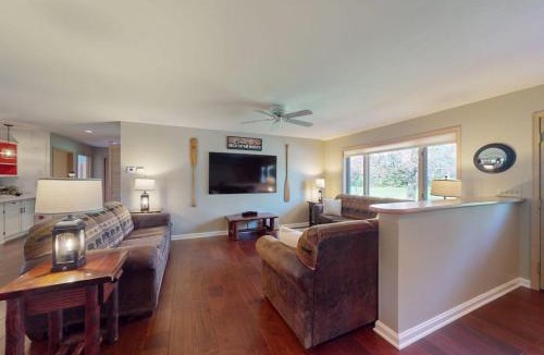 Eagle River House | The 19th Hole Lakeside