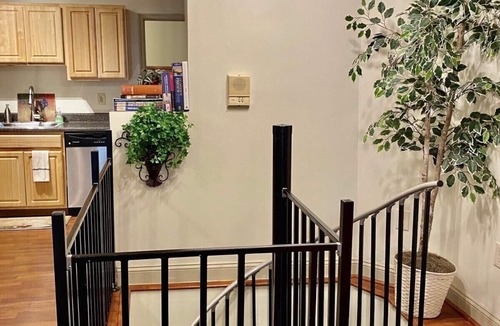 Mount Vernon Apartment | The 3 Bedroom Clifford House in Historic Mount Vernon