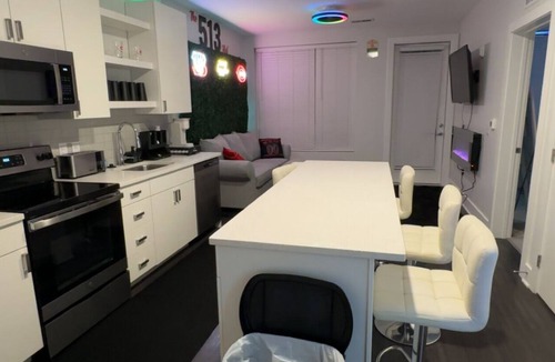 Central Business District Apartment | The 513 Flat II! Pool & River View! Free Gated Parking! Walk to Banks & Stadium!