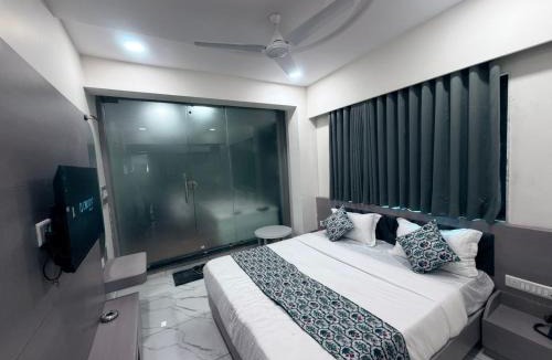 Sanand Hotel | The 7 elevan hotel