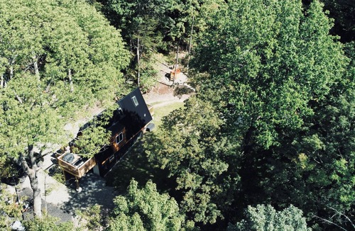 Stamford Cabin | The A-Frame on Pudding Hill - Wood Burning Cedar Hot tub!