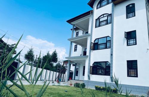 Srinagar House | The Aastana