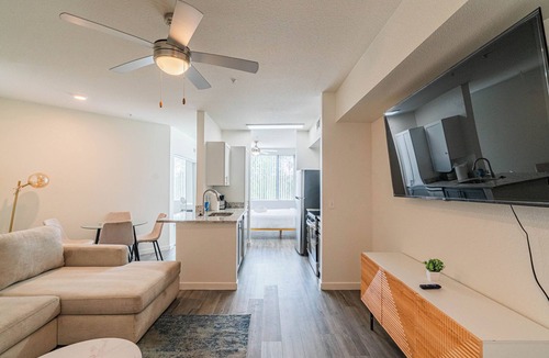 Tempe Hotel | The Access Upscale Stay with Pool-Gym-EV