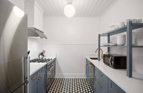 Hyde Park Apartment | The Adaline #3 | Hyde Park Apt, Steps to Bayshore!