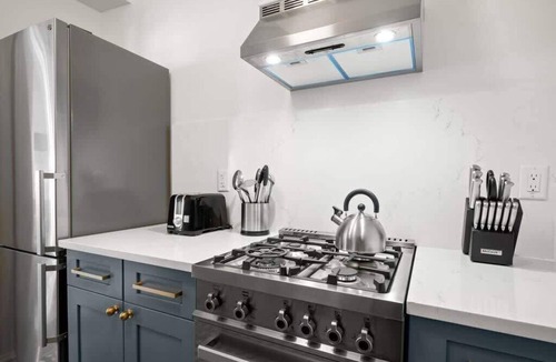 Hyde Park Apartment | The Adaline #3 | Hyde Park Apt, Steps to Bayshore!