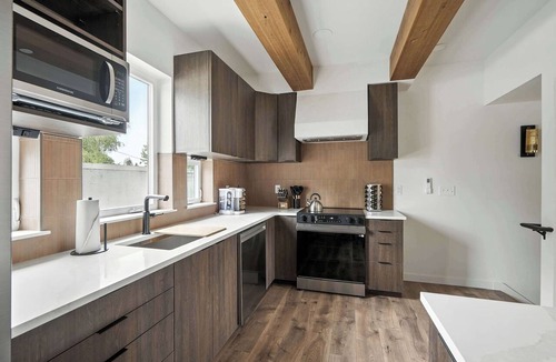 Kerns Apartment | The Adelynn - New Luxury Build in Center of PDX