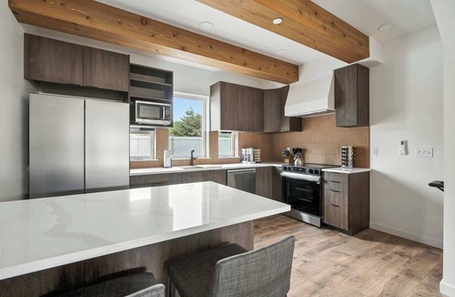 Kerns Apartment | The Adelynn - New Luxury Build in Center of PDX