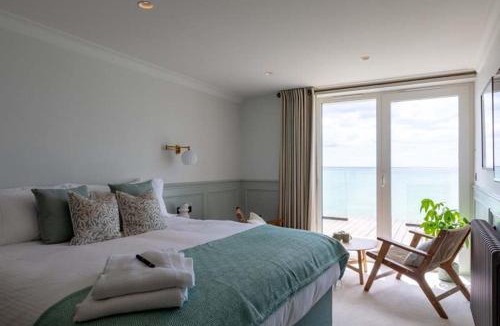 Freshwater Bay Hotel | The Albion