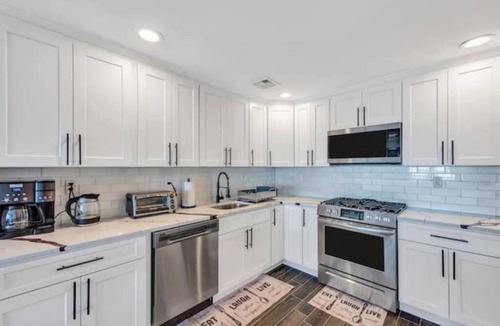 Long Beach House | The Alexa - Beachfront