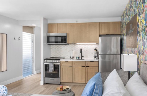 Waikiki Condo | The Aloha Studio! Free Parking