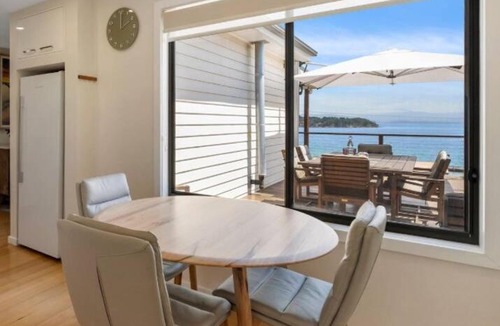 Alonnah House | 'The Alonnah' Beach House - Main House & Unit