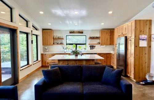 North Douglas House | The Alpenglow Waterfront Escape Private Hot Tub
