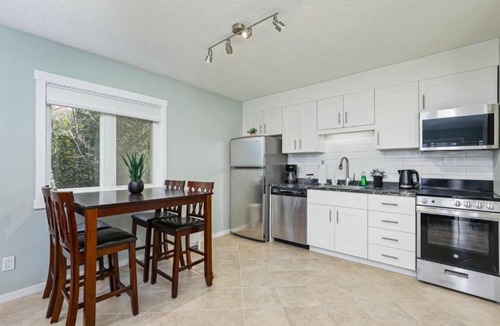 Collingwood House | The Alpine - Central Collingwood Condo