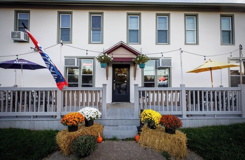 Hamburg Apartment | The Americana Room at The West End Inn