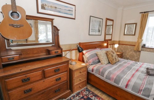 Tyn-y-Gongl Apartment | THE ANCHORAGE APARTMENT, pet friendly, with a garden in Tynygongl