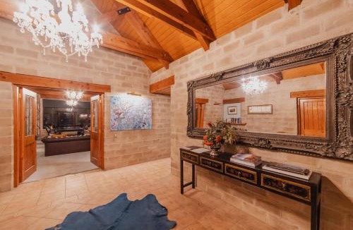 Tekapo House | The Andromeda Hideaway - 6BR Hot tub BBQ